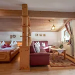 Haus Lindeneck - Erika Schwentner * Kössen