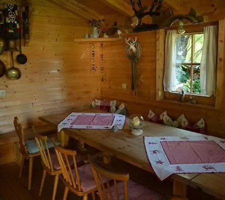 Haus Lindeneck - Erika Schwentner شقة