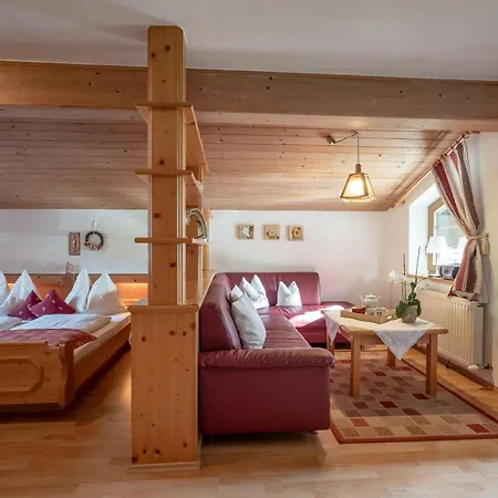 Haus Lindeneck - Erika Schwentner * Kössen
