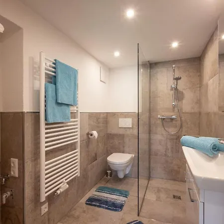 Haus Lindeneck - Erika Schwentner *