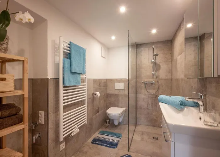 Haus Lindeneck - Erika Schwentner *