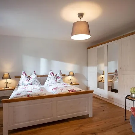 Haus Lindeneck - Erika Schwentner Apartamento *