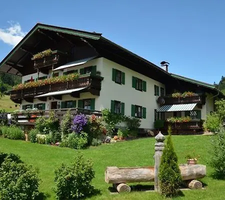 Haus Lindeneck - Erika Schwentner Apartamento Kössen